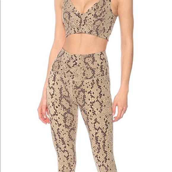 Varley century leggings and sports bra - Picture 1 of 6